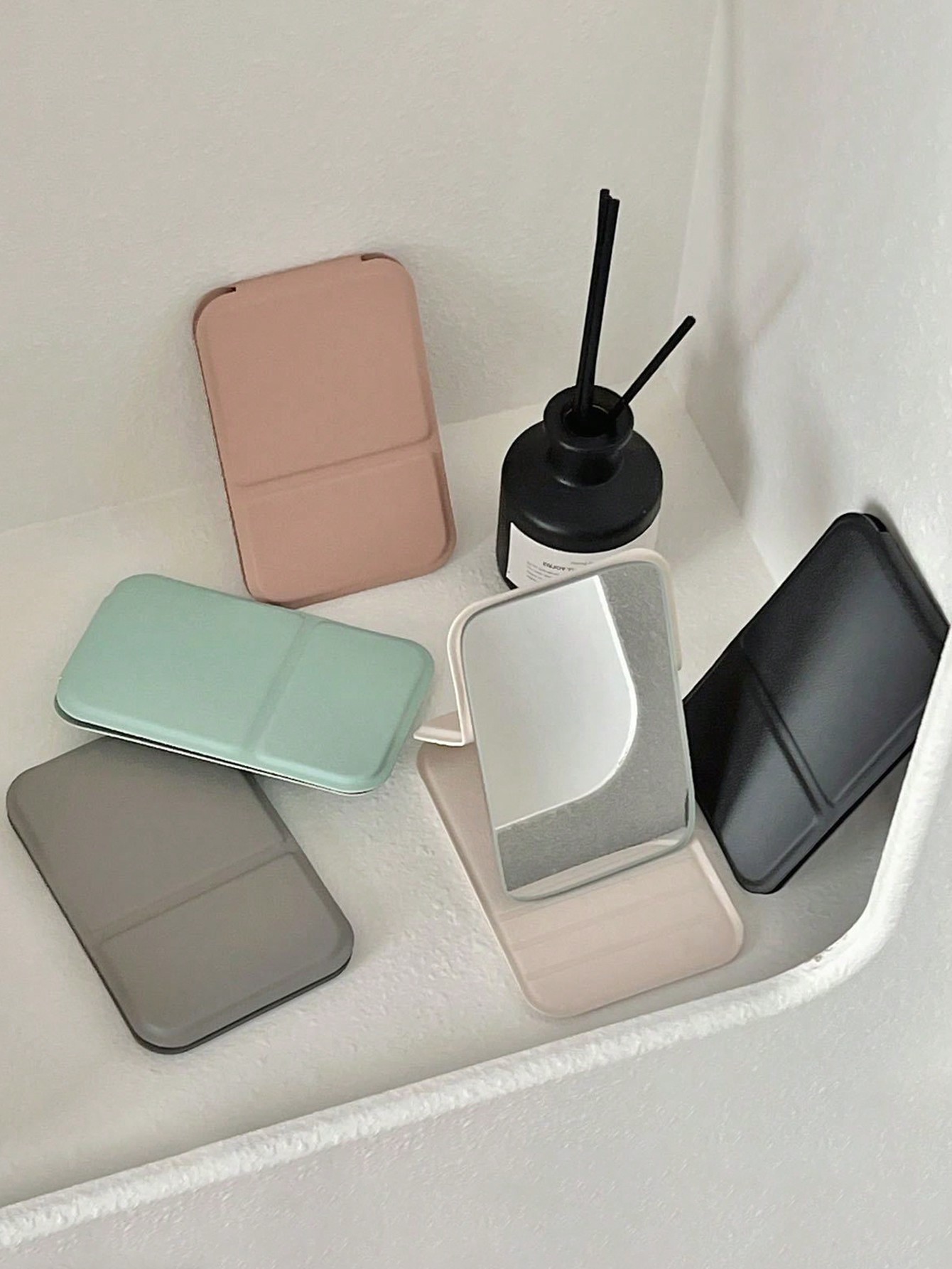 携帯用折りたたみミニメイクアップミラーセット 1/5個入り  - Beauty No Makeup のレビューと価格